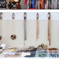 tips for organizing jewelry and accessories // perpetually chic