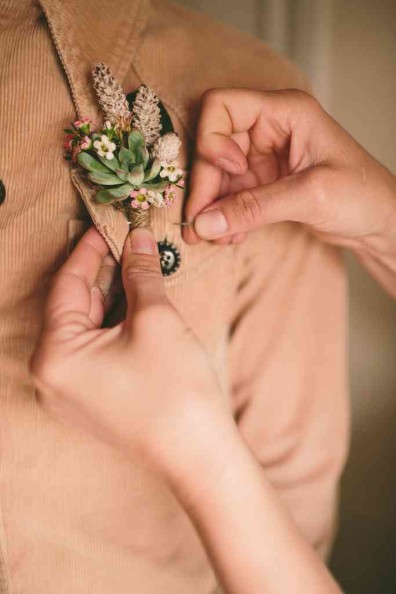 How to Make a Simple Boutonnière by Rosehip Flora, photo by Julie Cope | Perpetually Chic