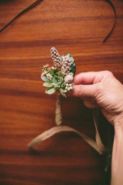 How to Make a Simple Boutonnière by Rosehip Flora, photo by Julie Cope | Perpetually Chic