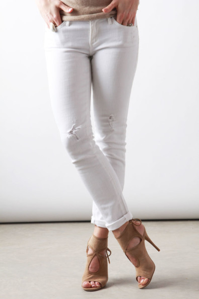 cream sweater + white jeans | Perpetually Chic