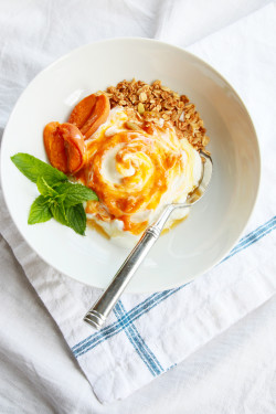 Roasted Apricot Yogurt Bowl | Perpetually Chic