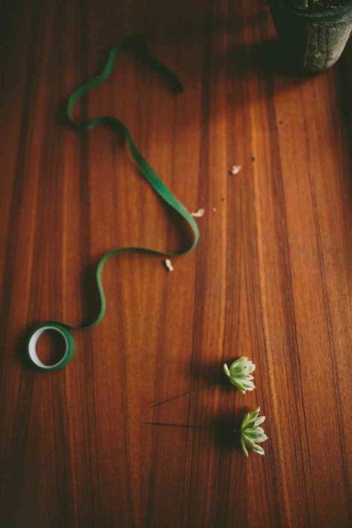 How to Make a Simple Boutonnière by Rosehip Flora, photo by Julie Cope | Perpetually Chic